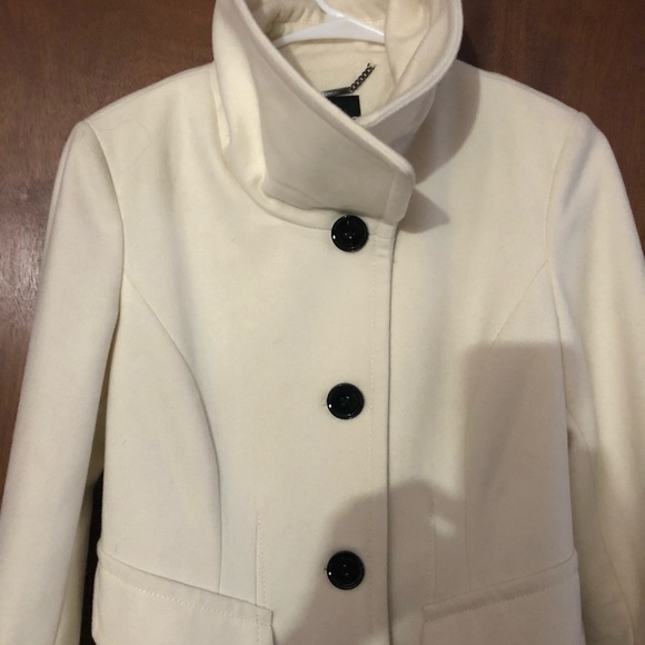 Gorgeous long ivory wool trench coat. - Picture 4 of 8